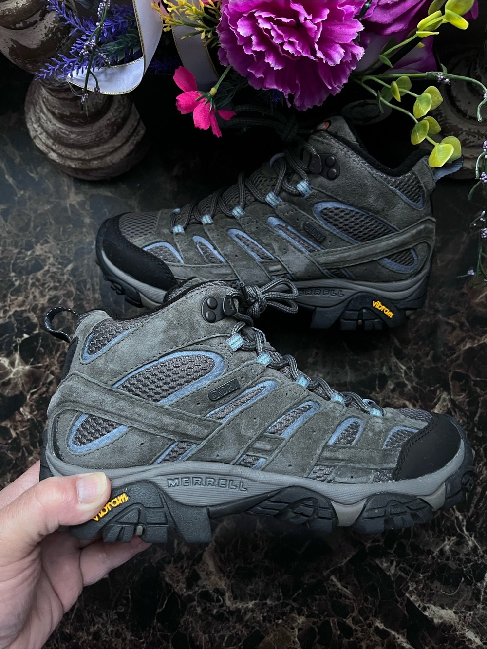 Merrill Moab II
Waterproof
Hiking/Adventure
Winter Shoes
Size 8 for Women